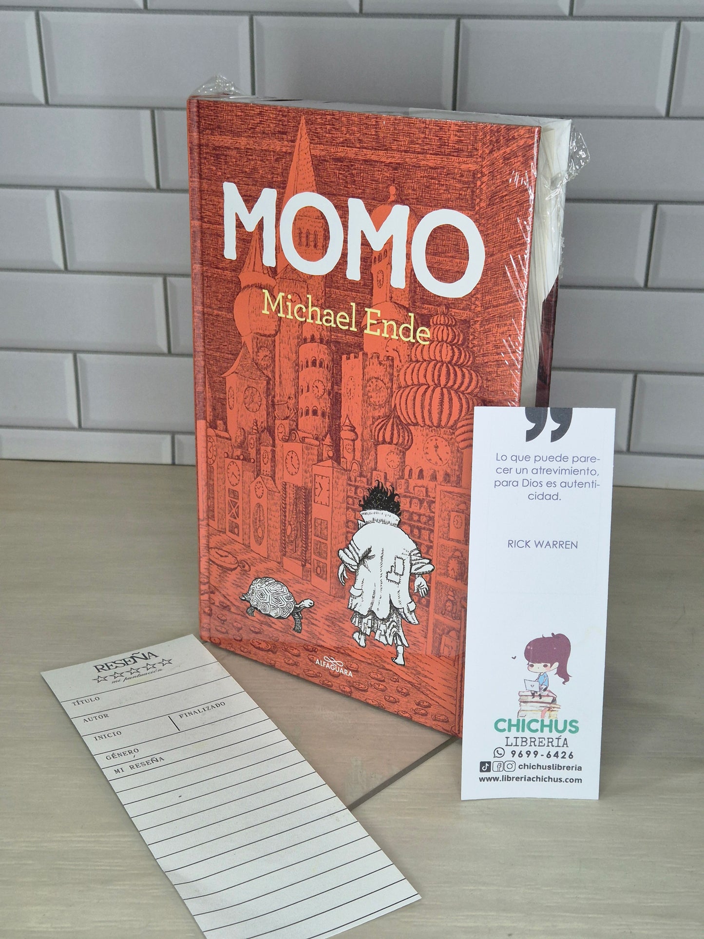 Momo en tapa dura