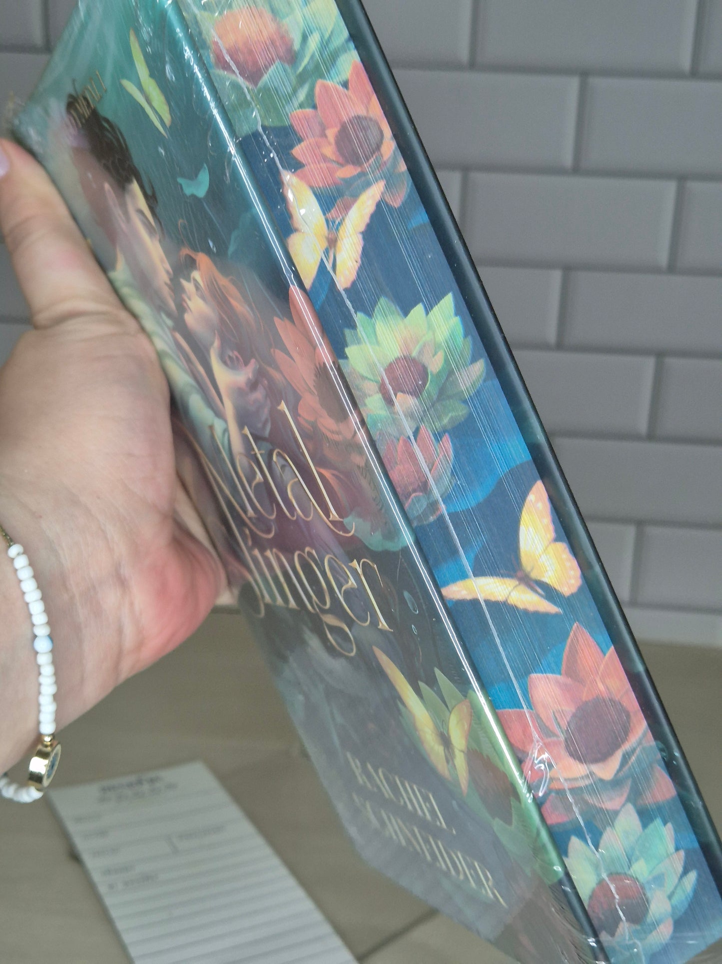 Metal slinger edición especial con cantos pintados en tapa dura