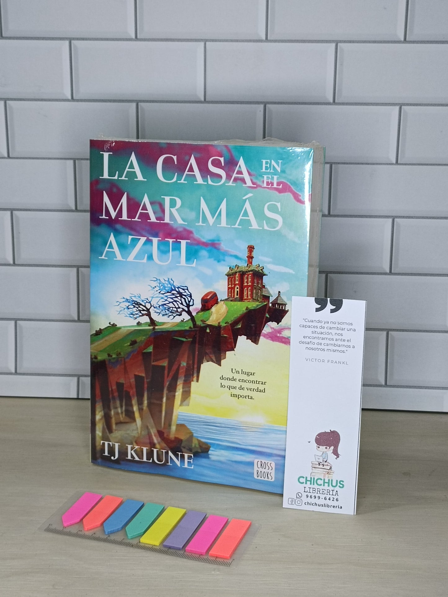 La casa en el mar más azul