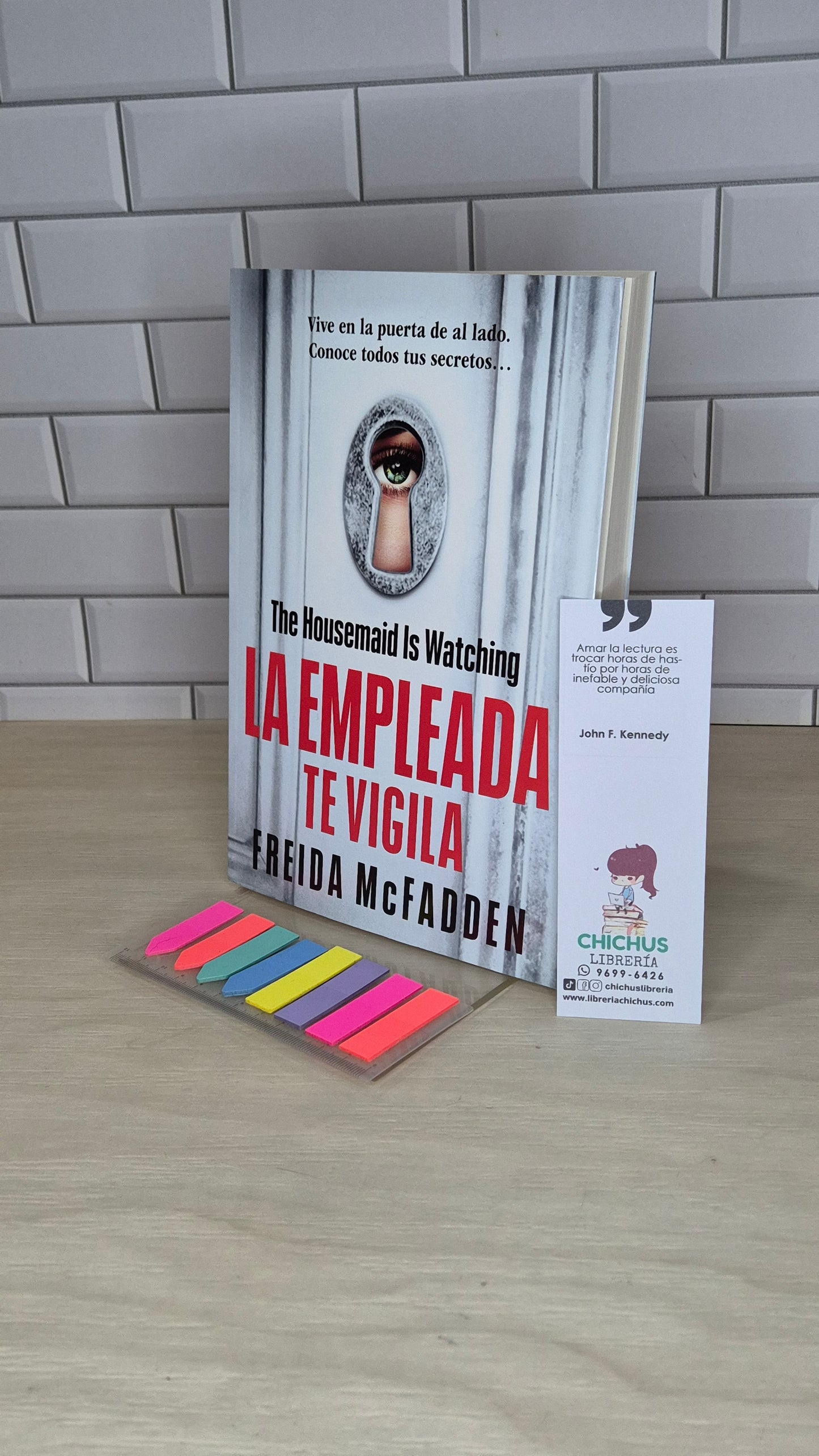 La empleada te vigila