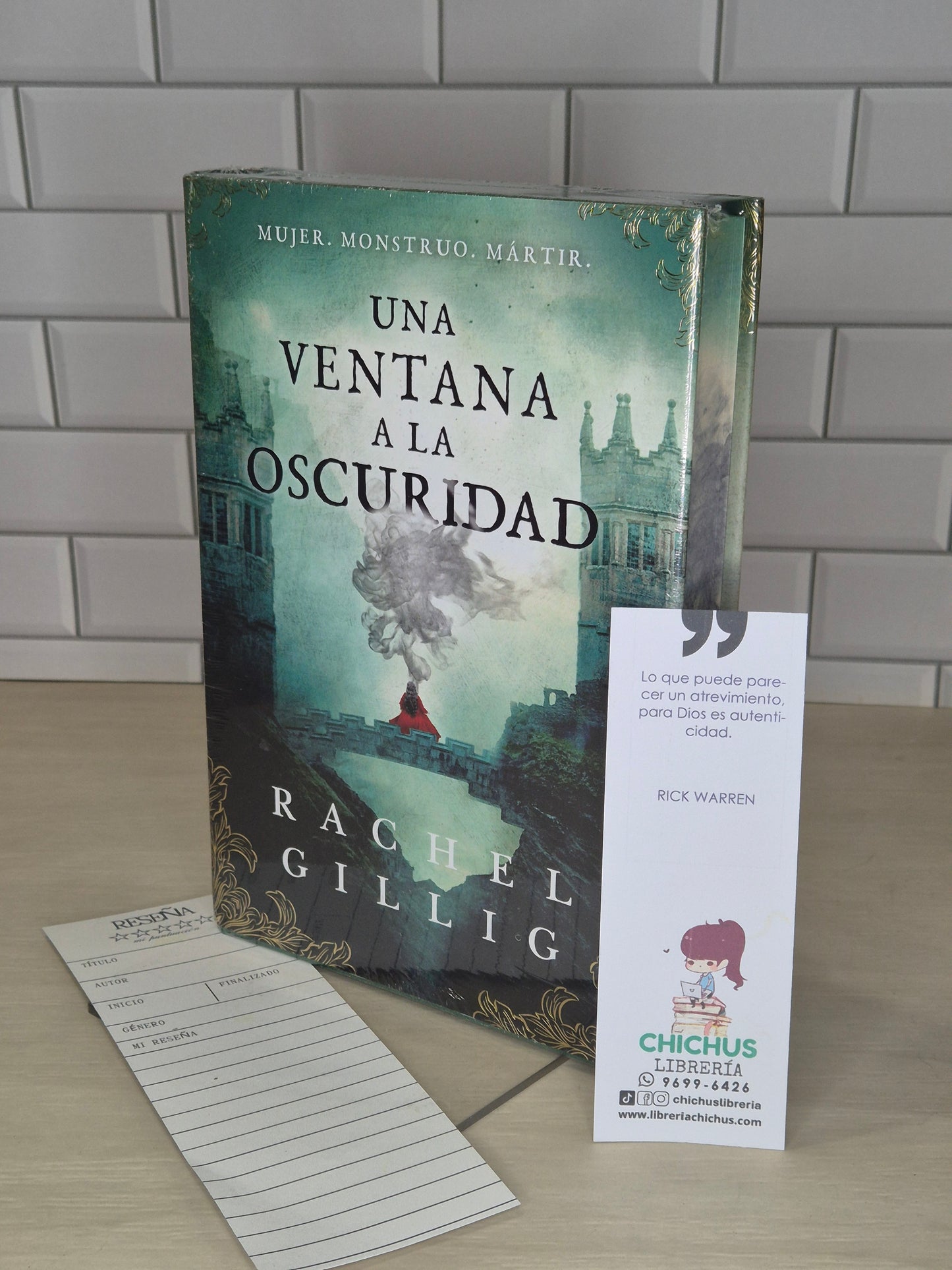 Una ventana a la oscuridad edición especial con cantos pintados en tapa dura
