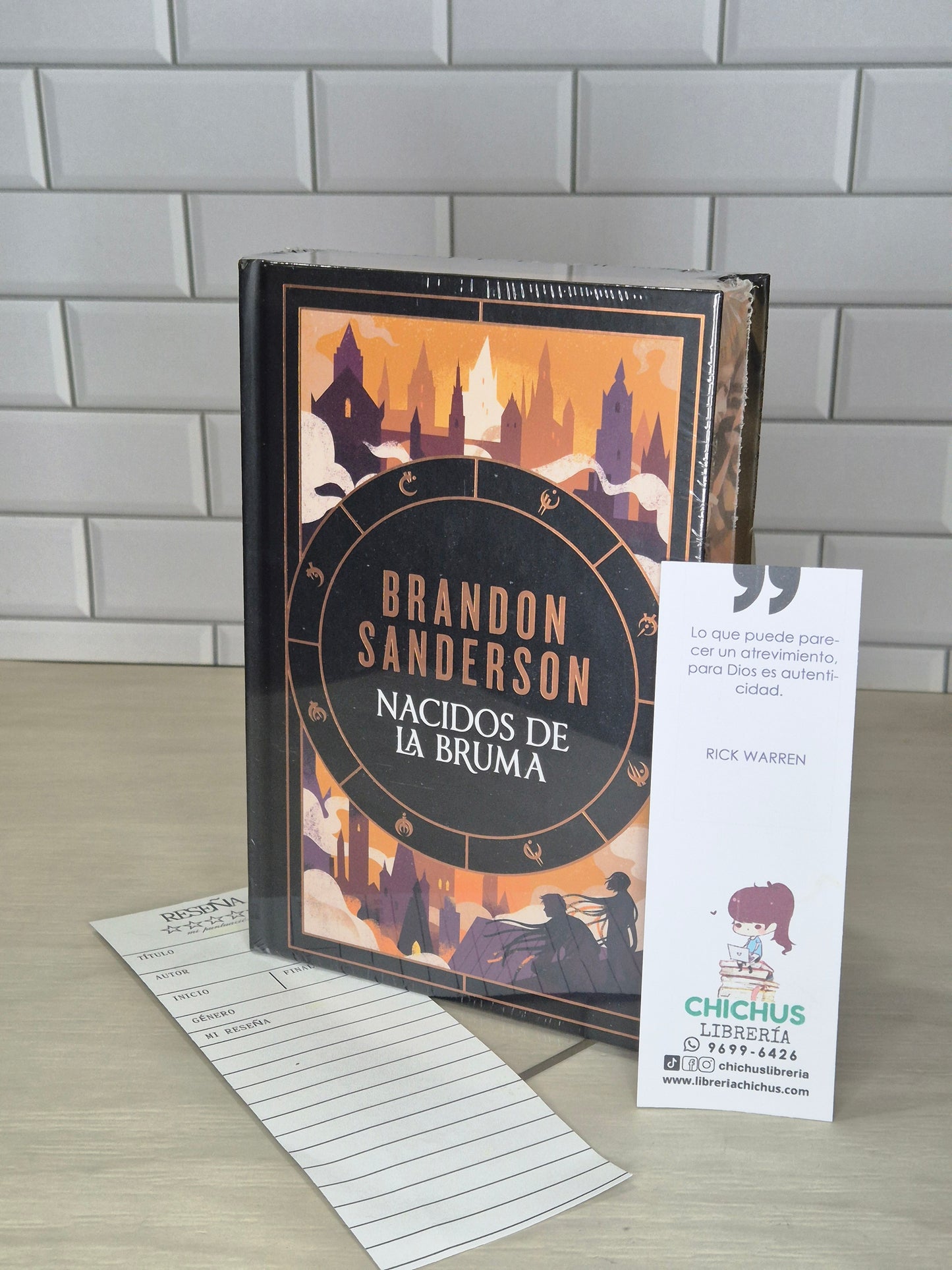 Nacidos de la bruma edición especial con cantos pintados en tapa dura