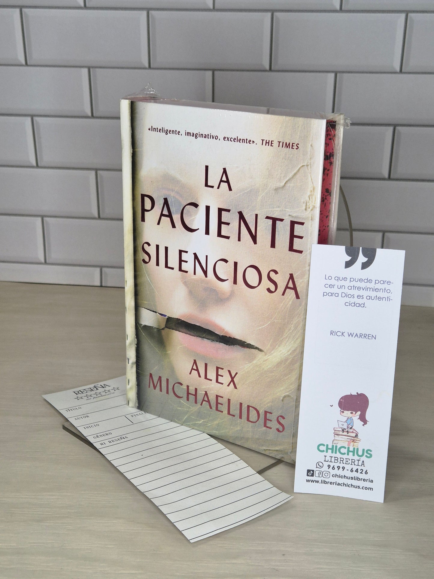 La paciente silenciosa edición especial con cantos pintados en tapa dura