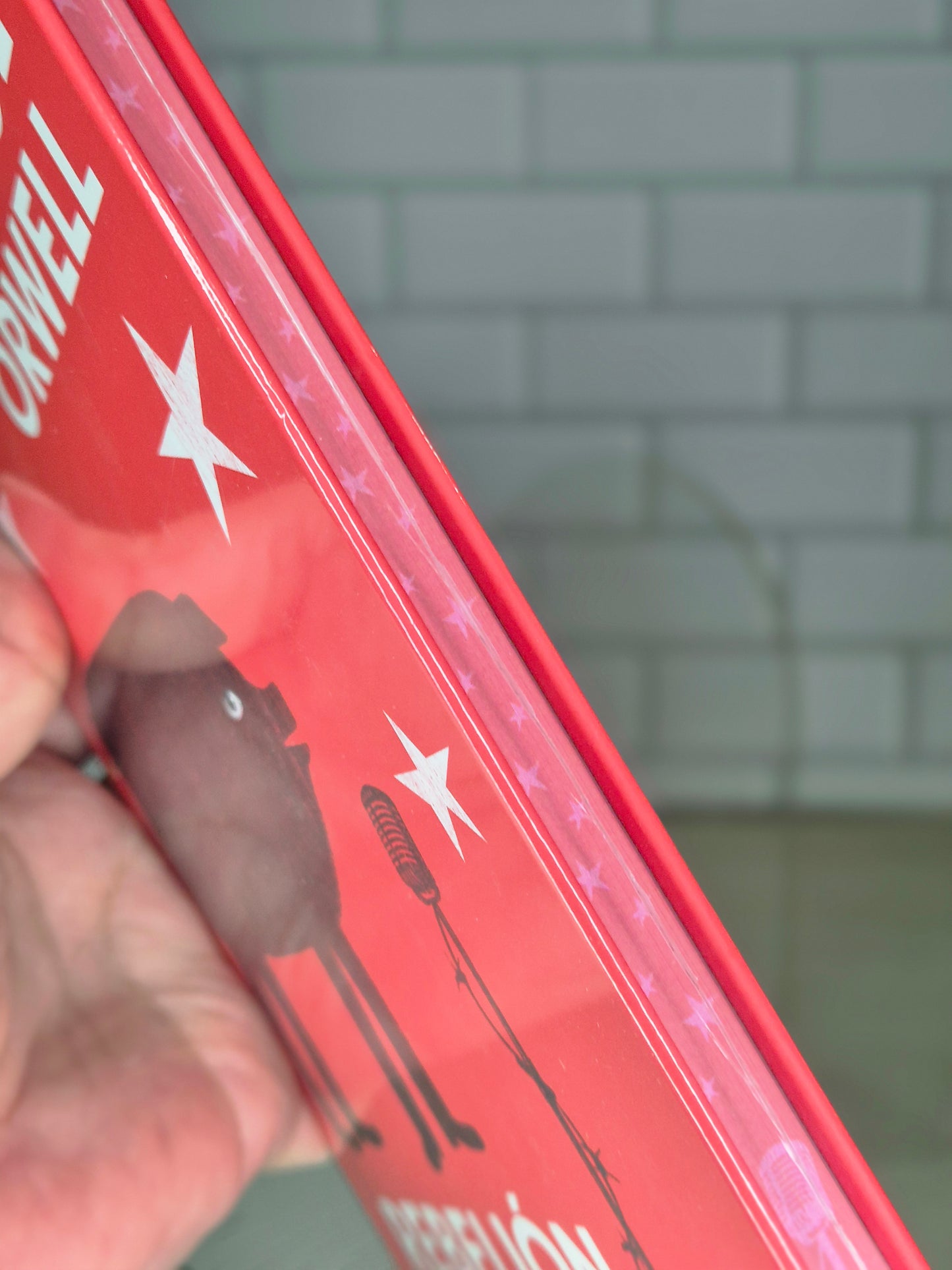 Rebelión en la granja edición en tapa dura con los cantos pintados