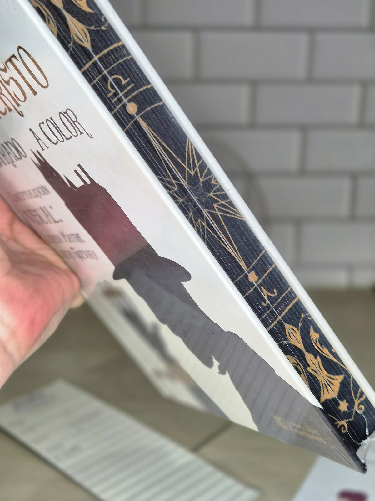 El Conde de Montecristo de edición en tapa dura con cantos pintados