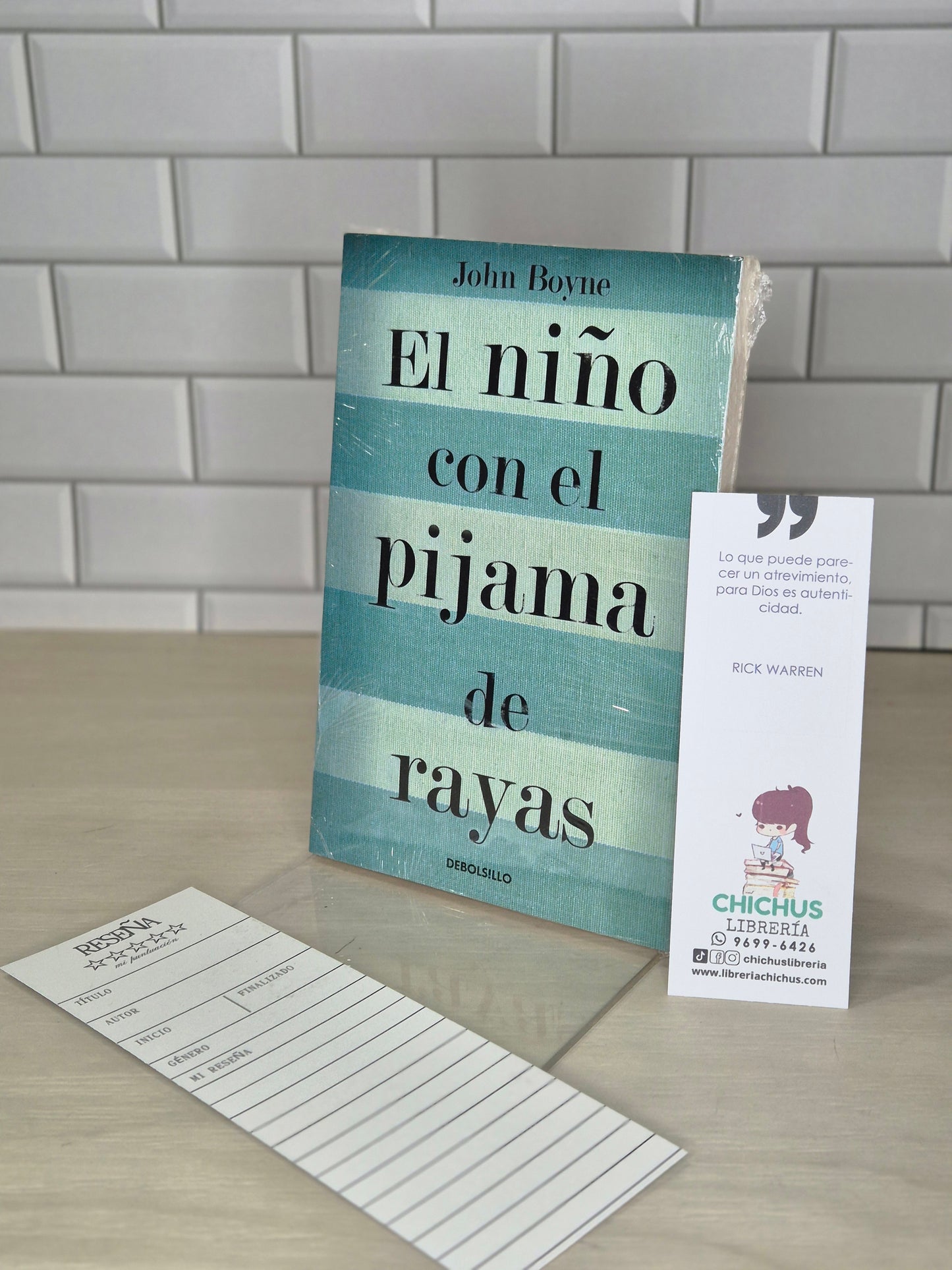 El niño con el pijama de rayas