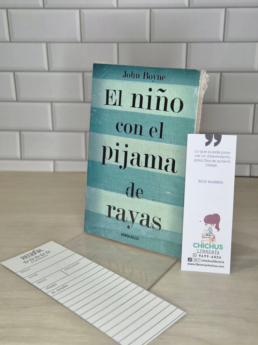 El niño con el pijama de rayas