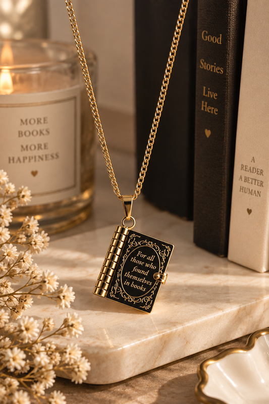 Collar relicario «Para quienes se encontraron en los libros» 📖✨